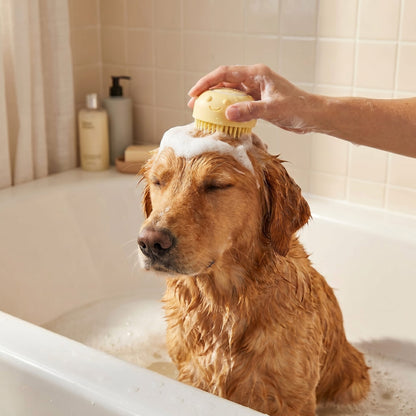 HundertHaar® Fellpflege HundertHaar® Massage- &amp; Shamponierbürste für Hunde mit Shampoo-Spender, sonnengelb